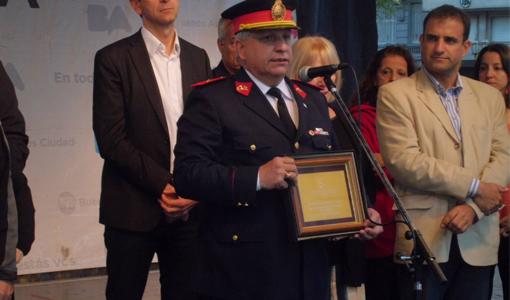 Buenos Aires festeja Italia, entrega de distinción a bomberos de la boca