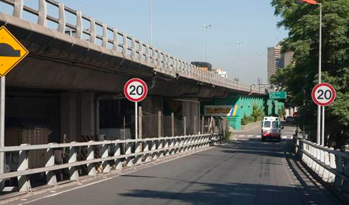 El Metrobus a la Autopista El Metrobus a la Autopista