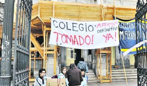 Vuelven a tomar colegios Vuelven a tomar colegios