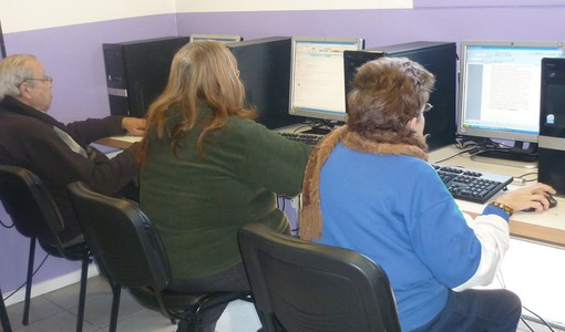 Abuelos aprenden computación Abuelos aprenden computación
