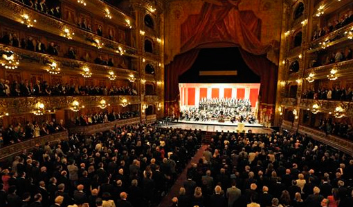 Restringido el tránsito cerca del Teatro Colón Restringido el tránsito cerca del Teatro Colón