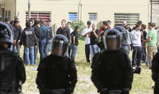 Policías heridos en el intento de retomar el predio de Lugano