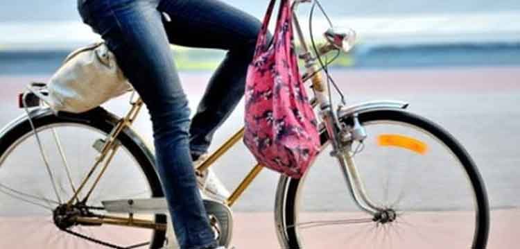 Andar en bicicleta mejora la salud mental y corporal Andar en bicicleta mejora la salud mental y corporal