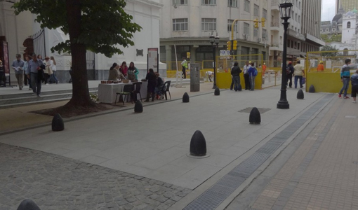 Reabrió la calle Bolívar con prioridad peatonal Reabrió la calle Bolívar con prioridad peatonal