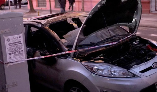 Quemacoches en constitucion, tres autos incendiados