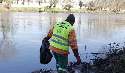 Se recolectaron 1500 toneladas de residuos del Riachuelo. Se recolectaron 1500 toneladas de residuos del Riachuelo.