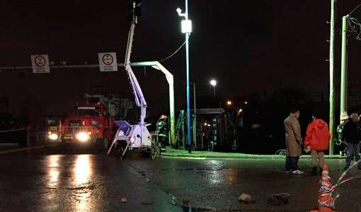 Cayó un auto al Riachuelo y su conductor está desaparecido Cayó un auto al Riachuelo y su conductor está desaparecido