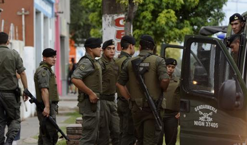 Indagarán a tres gendarmes por la presunta agresión a tres jóvenes en Barracas Indagarán a tres gendarmes por la presunta agresión a tres jóvenes en Barracas