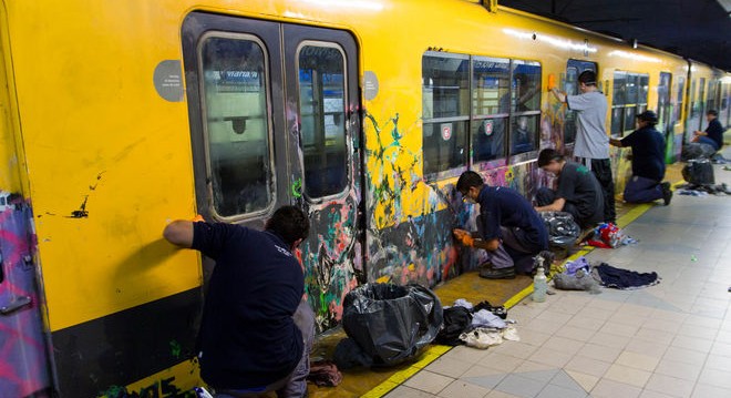 La Policía Metropolitana arrestó a un grafitero La Policía Metropolitana arrestó a un grafitero