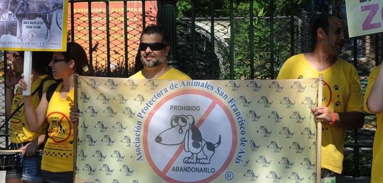 Abrazo simbólico al zoologico porteño Abrazo simbólico al zoologico porteño