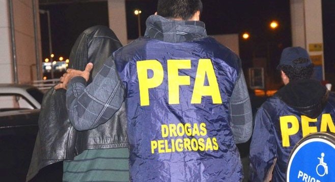 Desbaratan una banda de narcos que operaba en Barracas Desbaratan una banda de narcos que operaba en Barracas