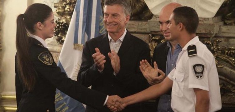 Macri transfirió parte de la Policía Federal a la Ciudad Macri transfirió parte de la Policía Federal a la Ciudad