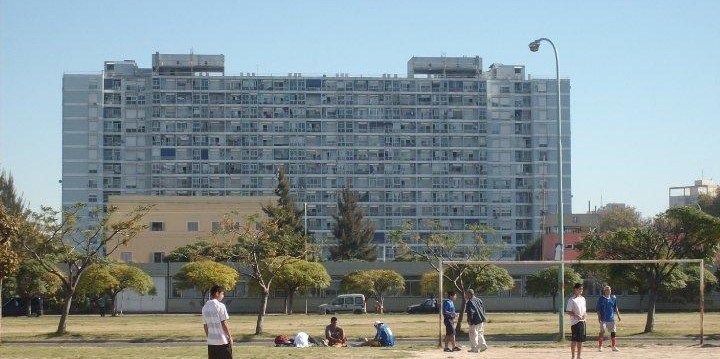 Protestan contra la venta de terrenos de casa amarrilla