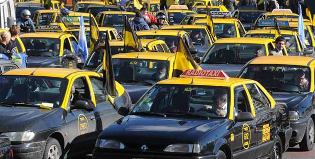 Primer aumento del costo del taxi de 2016