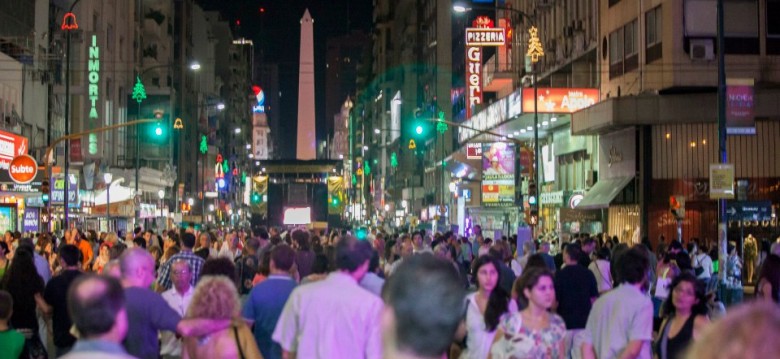 Este sábado en avenida Corrientes llega la noche de las librerias