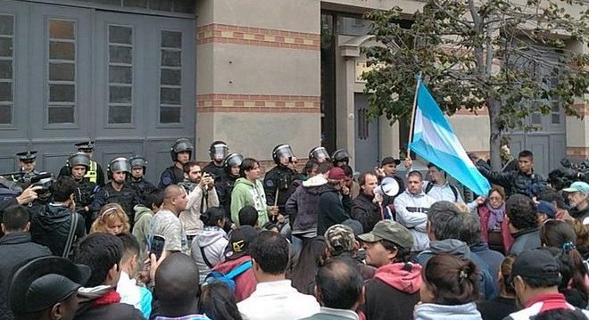Los manteros llevaron su reclamo a Parque Lezama Los manteros llevaron su reclamo a Parque Lezama