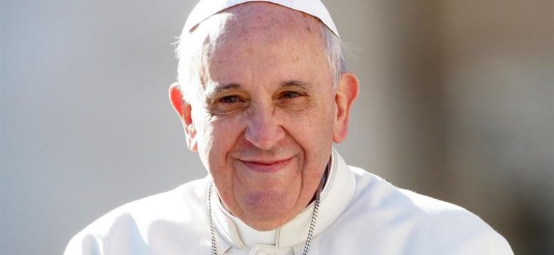 Curas advierten campaña contra el Papa Fransisco