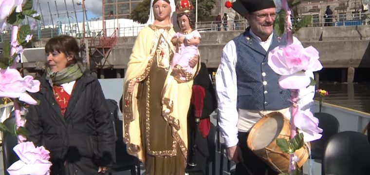 Colorida Procesión Náutica por el Riachuelo