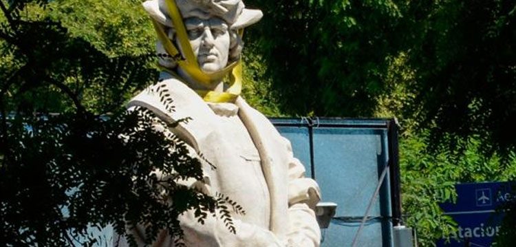 Pedido para restituir el monumento a Colón Pedido para restituir el monumento a Colón