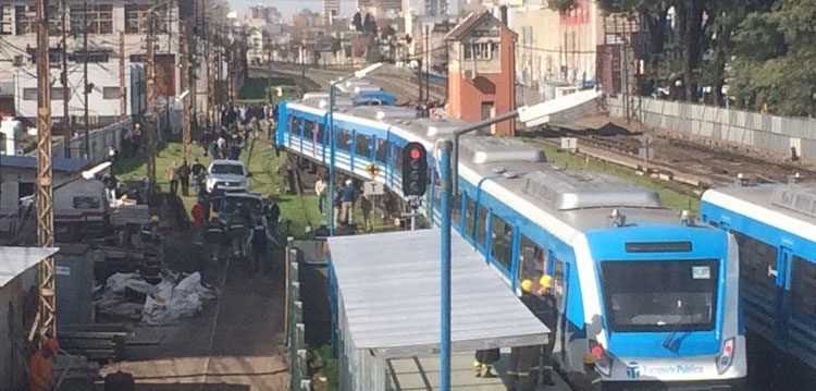 Descarrilló un tren del Sarmiento en Liniers Descarrilló un tren del Sarmiento en Liniers