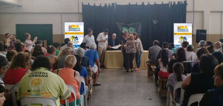 El IVC entregó títulos de propiedad en el barrio Zavaleta El IVC entregó títulos de propiedad en el barrio Zavaleta