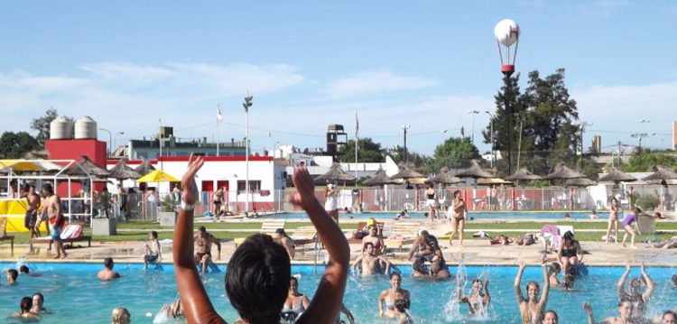 Temporada de verano en las piletas de La Quemita