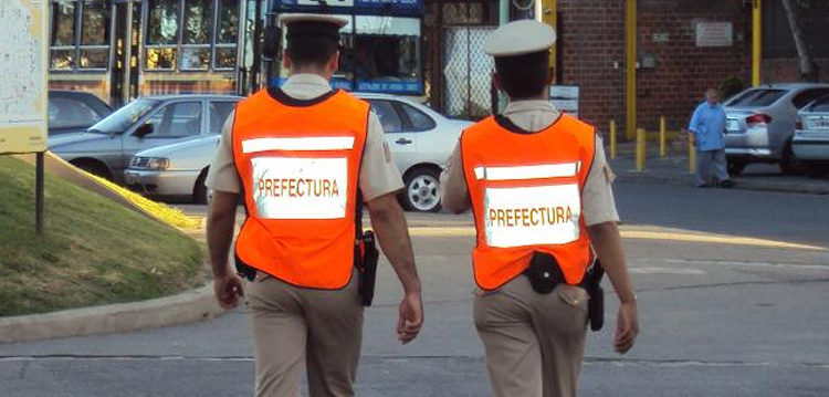 Prefecto rescata a una persona del Riachuelo Prefecto rescata a una persona del Riachuelo