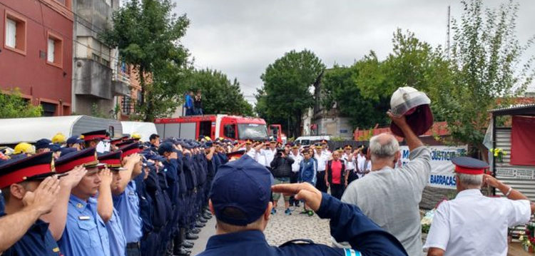 El recuerdo de los bomberos caídos en el incendio de Barracas