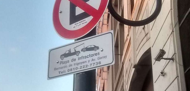 Grúas y estacionamiento medido en Barracas