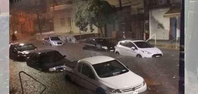Varias calles de La Boca y de Barracas se anegaron durante la tormenta Varias calles de La Boca y de Barracas se anegaron durante la tormenta