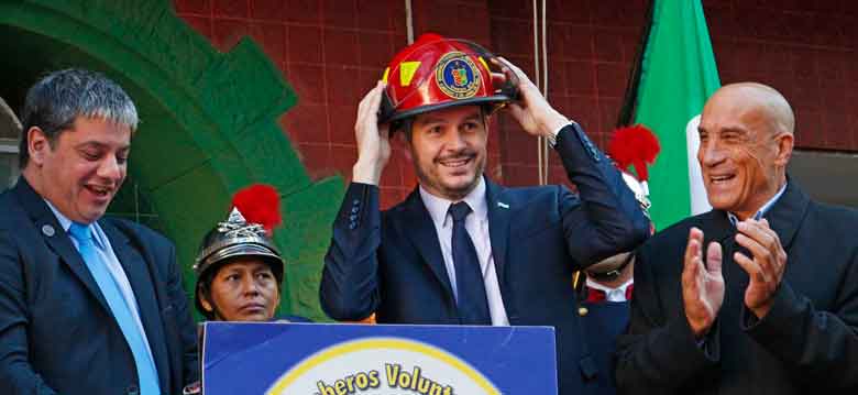 Marcos Peña visito La Boca para homenajear a los Bomberos Voluntarios