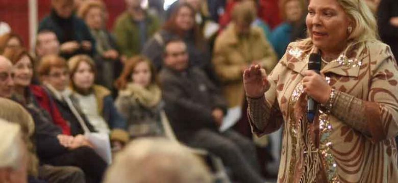 Elisa Carrió encabezó un acto con vecinos en el barrio de Barracas