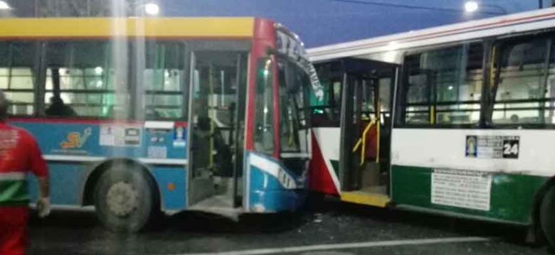 25 heridos en choque entre dos colectivos en Barracas 25 heridos en choque entre dos colectivos en Barracas
