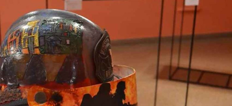 Muestra de cascos intervenidos de Bomberos en el club Boca Juniors Muestra de cascos intervenidos de Bomberos en el club Boca Juniors