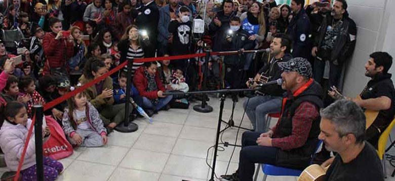 La Beriso tocó en el Hospital Garrahan para los pequeños pacientes