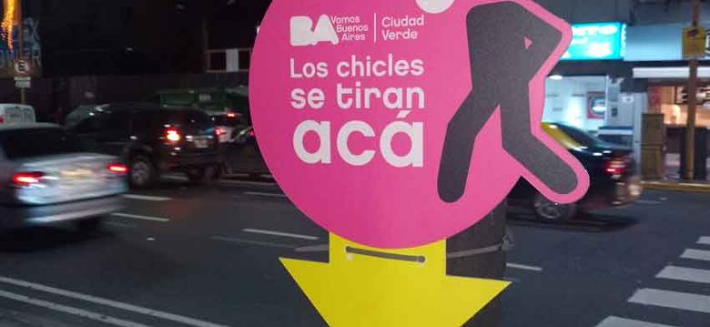 Campaña para combatir los chicles pegados en las aceras