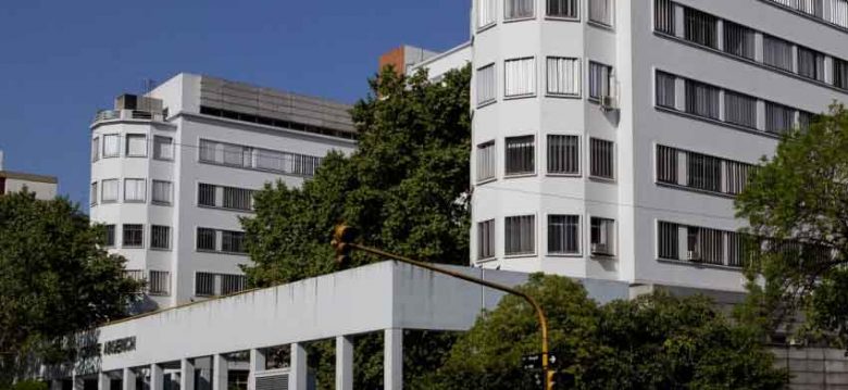 Un hombre provoco serios daños a la sala de urgencias del Hospital Argerich Un hombre provoco serios daños a la sala de urgencias del Hospital Argerich