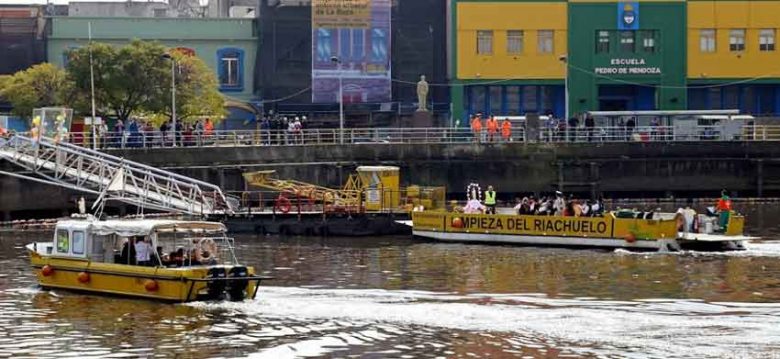 Procesión náutica de la Virgen del Carmen en La Boca