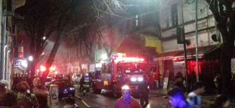 Alarma en La Boca por incendio en Mercado de la calle Olavarria