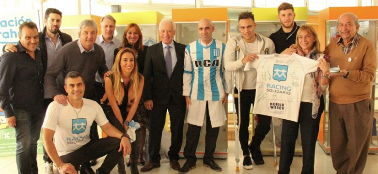 Jugadores de Racing visitaron a los chicos internados en el Hospital Garrahan