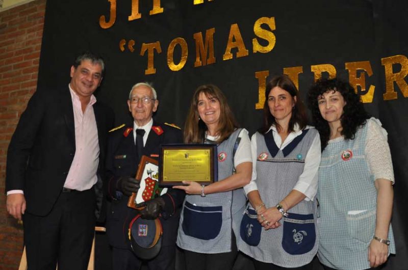 Acto de Imposición del nombre de “Tomas Liberti“ al Jardín de Infantes N° 4 Acto de Imposición del nombre de “Tomas Liberti“ al Jardín de Infantes N° 4