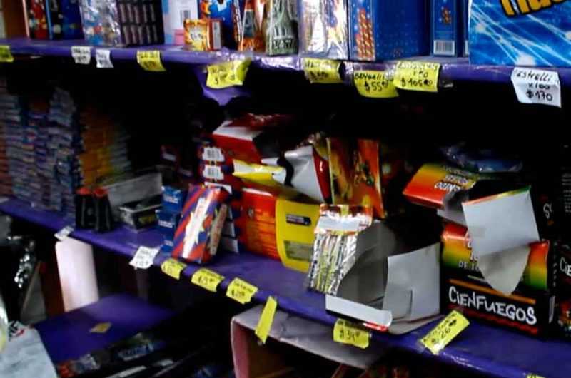 Controles en comercios por la venta de pirotecnia en la ciudad Controles en comercios por la venta de pirotecnia en la ciudad