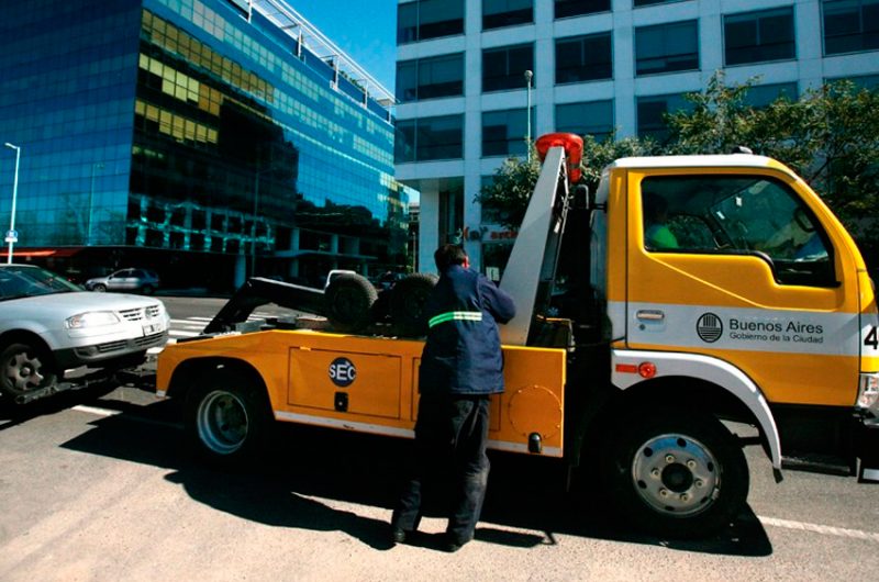 Lanzan licitación del sistema de grúas y estacionamiento medido