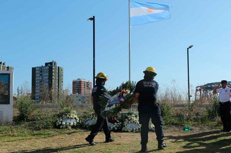 Rinden homenaje a las 10 víctimas del incendio de Iron Mountain