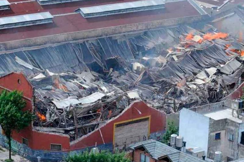 Homenajean a bomberos muertos en Iron Mountain