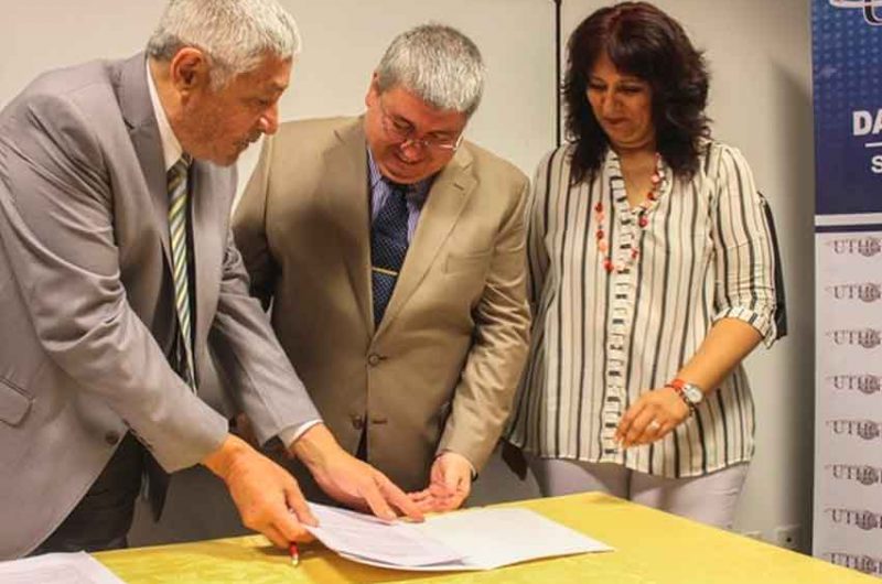 Firma de convenio entre la UTHGRA y la AGC