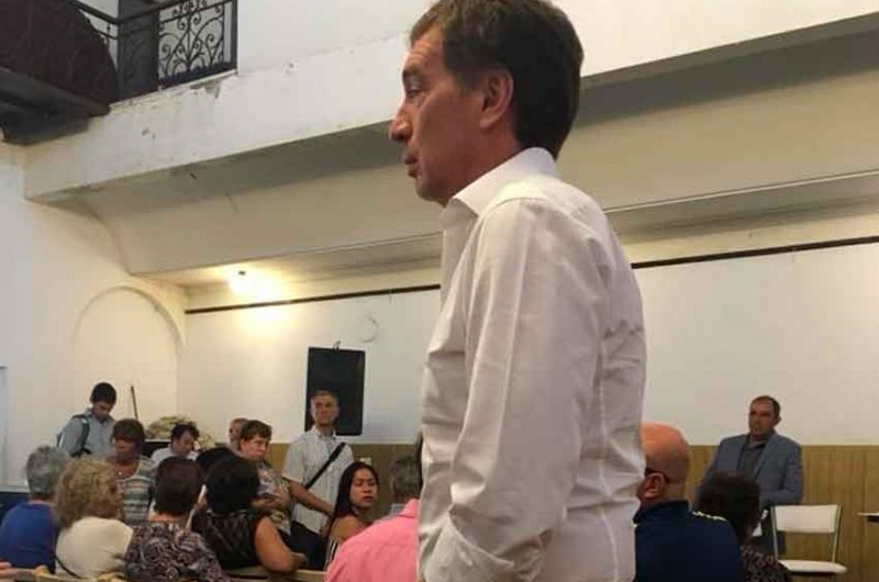 Reunión de vecinos con Diego Santilli en La Boca Reunión de vecinos con Diego Santilli en La Boca