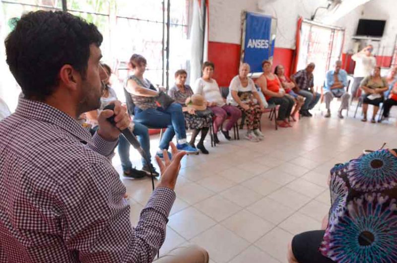 Emilio Basavilbaso visitó un centro de jubilados en Barracas