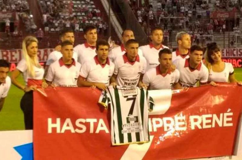 El club Huracán le hizo un emotivo homenaje al «Loco» Houseman El club Huracán le hizo un emotivo homenaje al «Loco» Houseman