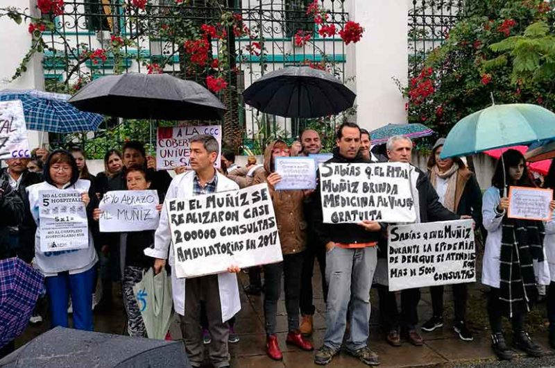 Abrazo al Hospital Muñiz contra el “5×1” Abrazo al Hospital Muñiz contra el “5×1”
